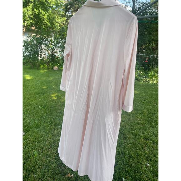 Vintage Vanity Fair Robe or Nightgown size 40 - Picture 14 of 16